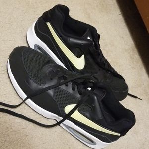 Nike Air Max ST International